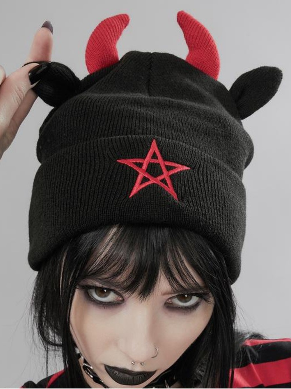 KICKIN IT GOAT HORN BEANIE

WIDOW